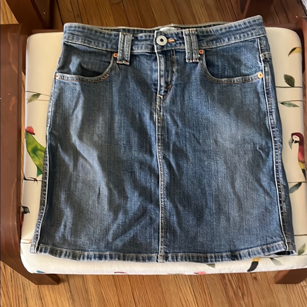 Levi's Denim Skirt Size 7 Red Tab. Very Cute! Retro 90’s Skirt!